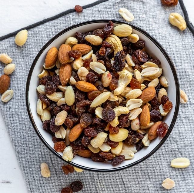 Best foods for well-being: Nutritious meal with healthy grains, vegetables, and lean protein.